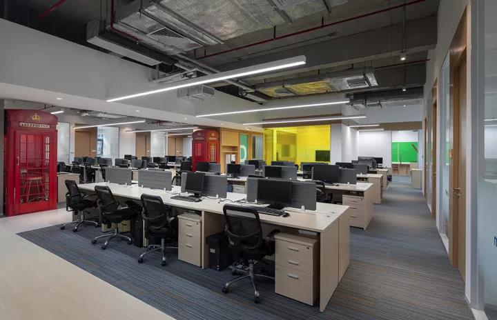 您還(hai)在用(yong)傳統(tǒng)(tong)辦(ban)公(gong)室傢(jia)具(ju)設(shè)計(ji)嗎？