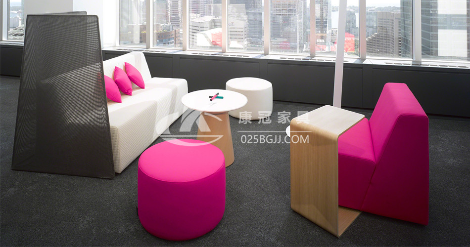 南(nan)京(jing)辦(ban)公傢(jia)具(ju)哪(na)傢(jia)有展(zhan)廳(ting)-康(kang)冠辦公(gong)傢具展廳(ting)