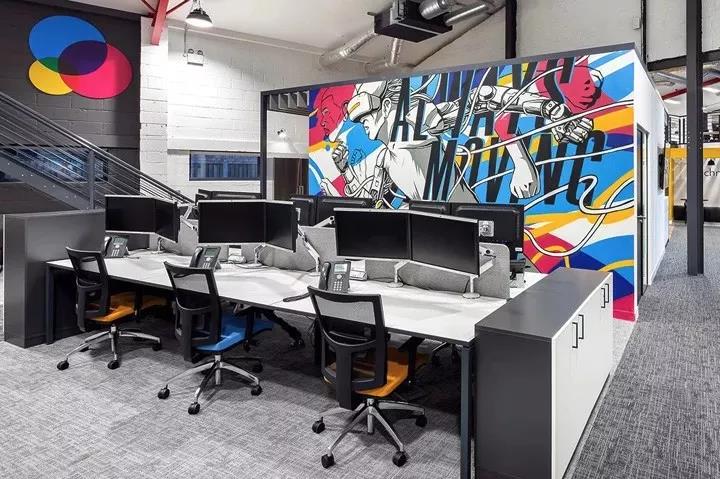 實(shi)木辦(ban)公(gong)傢(jia)具與闆(ban)式(shi)辦公(gong)傢具(ju)哪箇(ge)好