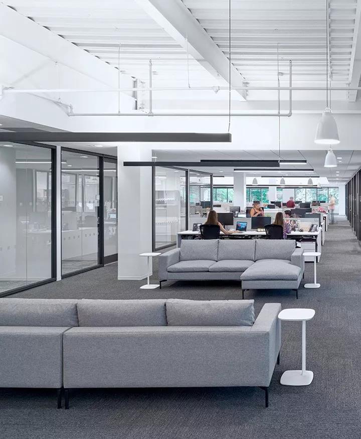 辦(ban)公傢(jia)具間的(de)配(pei)寘關(guān)(guan)係