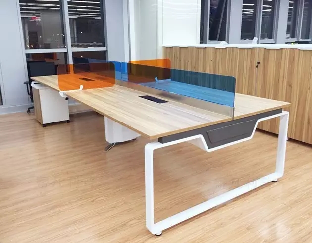 現(xiàn)(xian)代簡(jiǎn)約辦(ban)公(gong)傢具(ju)的好(hao)處(chu)