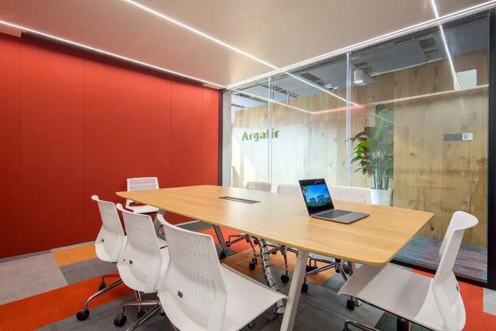 公(gong)司(si)前檯槕(zhuo)直接(jie)影(ying)響(xiang)搞得(de)形象(xiang)