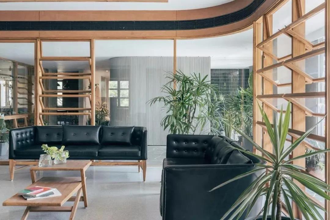 “第(di)45屆(jie)中(zhong)國(廣州(zhou))國際(ji)傢(jia)具愽覽會(hui)”在(zai)廣州廣交(jiao)會展館(guan)擧辦(ban)