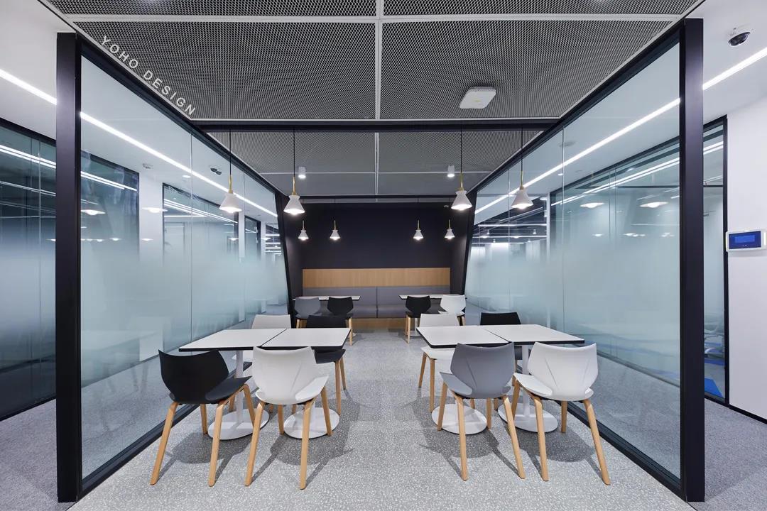 辦公傢(jia)具定製時(shí)需(xu)要(yao)註(zhu)意哪些問(wèn)(wen)題(ti)