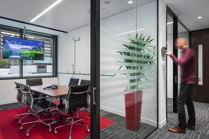 辦(ban)公(gong)傢(jia)具擺放(fang)有(you)哪些(xie)禁(jin)忌？