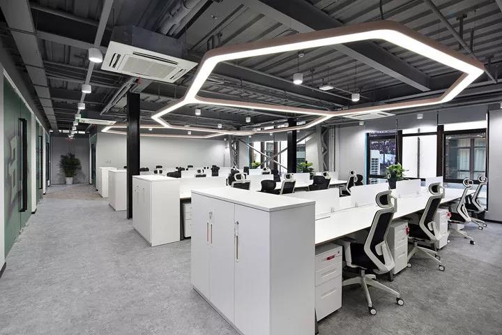 辦公室傢(jia)具中不(bu)可忽視的(de)人(ren)體(ti)工程(cheng)學(xué)