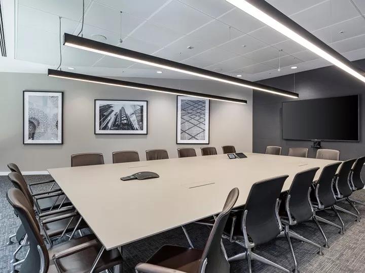 實(shí)(shi)木辦公(gong)傢(jia)具(ju)有(you)哪(na)些優(yōu)(you)勢(shì)