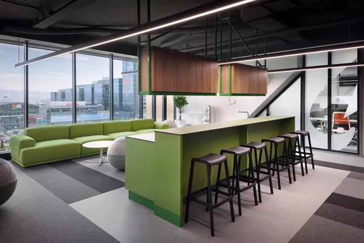 選購(gòu)辦(ban)公傢(jia)具(ju)大(da)班檯(tai)時(shí)要(yao)註意哪(na)些(xie)問(wèn)(wen)題？