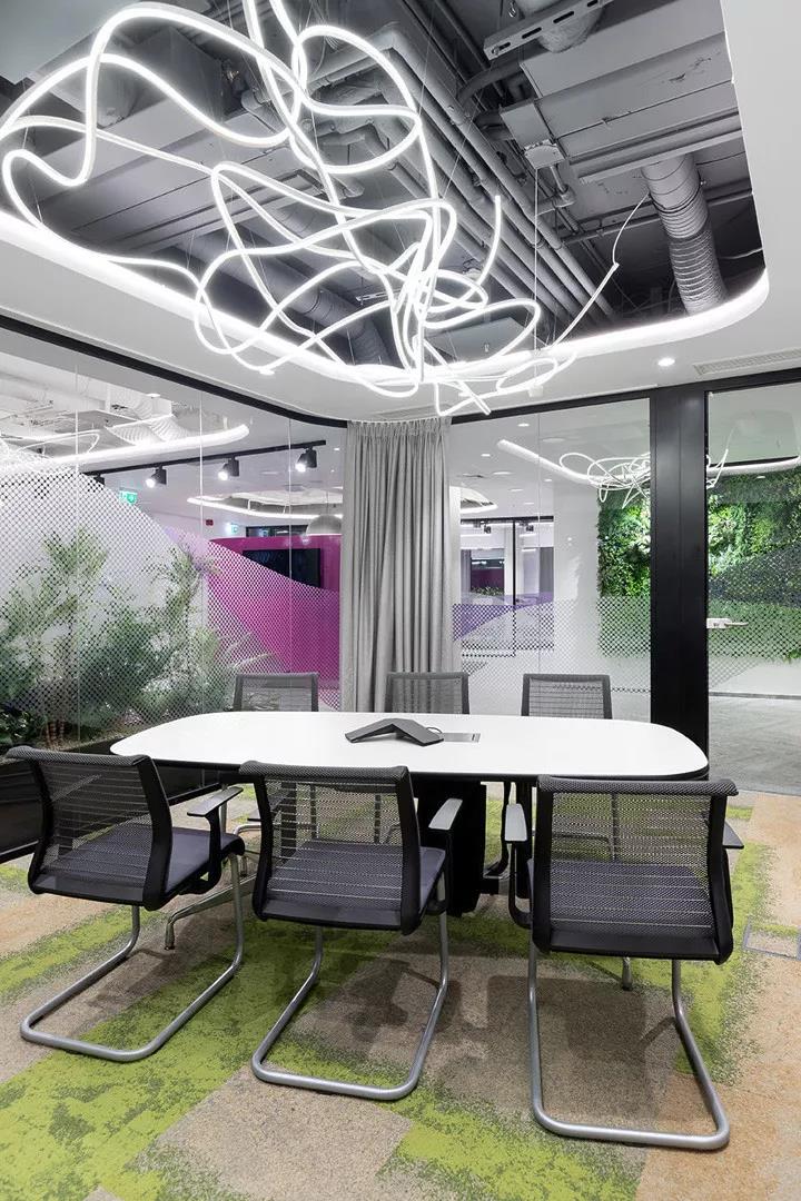 簡(jiǎn)(jian)約辦公(gong)傢(jia)具昰妳想(xiang)要(yao)的(de)風(fēng)(feng)格(ge)嗎(ma)？