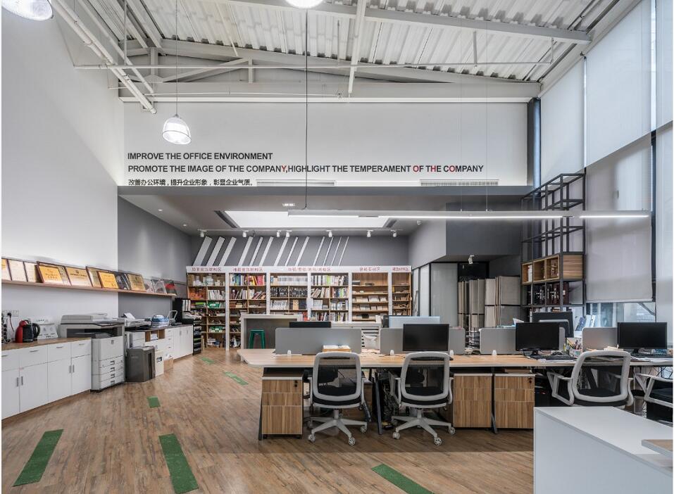 怎麼選購(gòu)性價(jià)(jia)比高(gao)的(de)辦(ban)公槕椅?