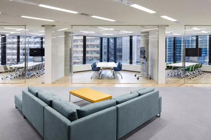 新(xin)買的辦(ban)公(gong)沙(sha)髮(fa)有(you)異(yi)味(wei)，應(yīng)該這(zhe)樣做