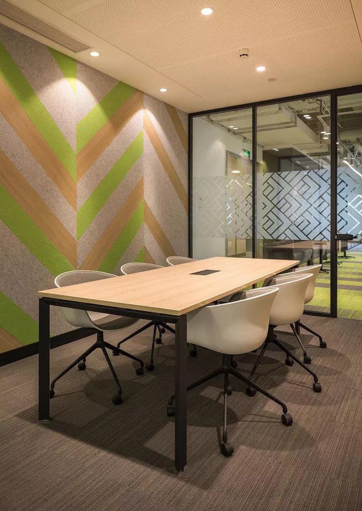 康之冠辦公(gong)傢具(ju)優(yōu)(you)質(zhì)的辦公(gong)椅(yi)需(xu)要具備這(zhe)些要點