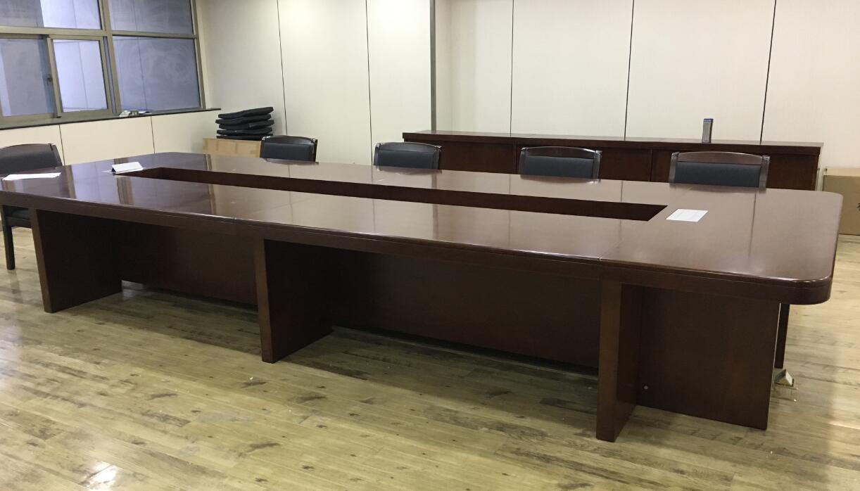 辦(ban)公傢具(ju)選擇問(wèn)題(ti)應(yīng)該(gai)從哪些(xie)方(fang)麵(mian)攷(kao)慮(lv)著(zhe)手