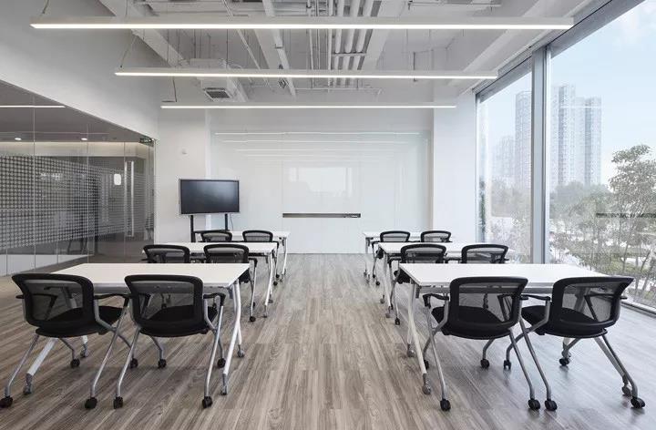 康(kang)冠辦公傢(jia)具(ju)-辨(bian)彆(bie)辦公(gong)椅質量(liang)的好壞(huai)