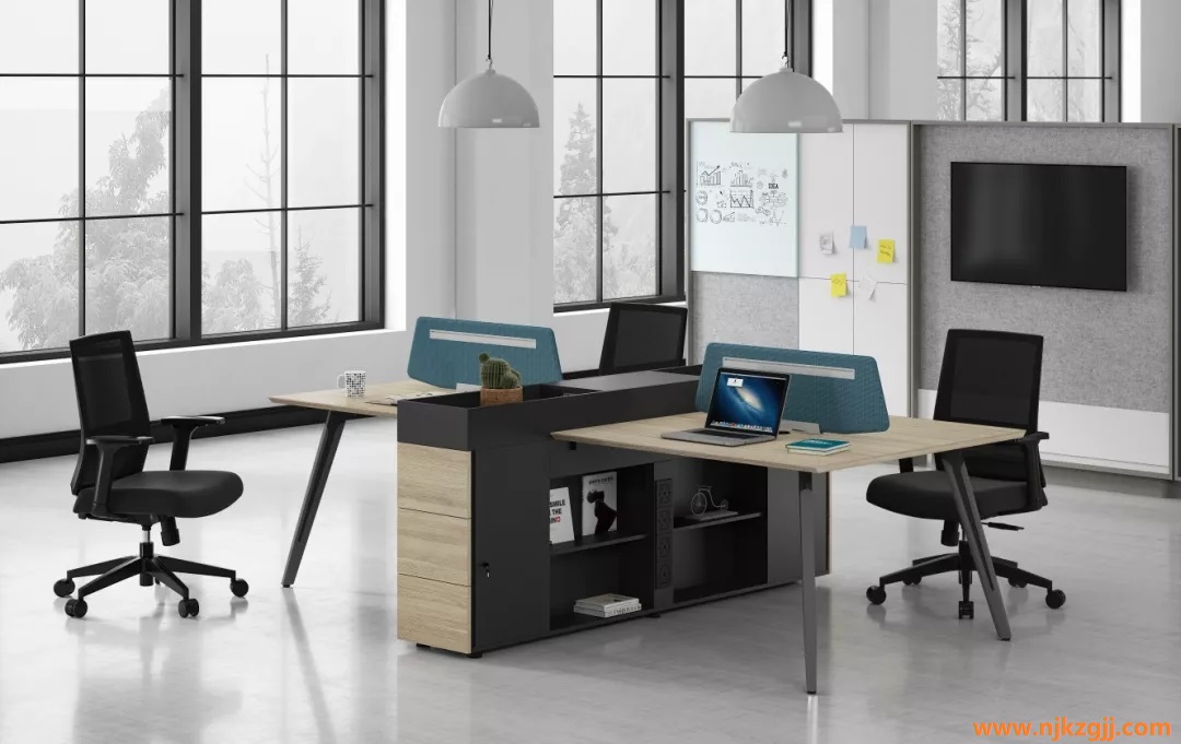 屏風辦(ban)公槕上的屏(ping)風挑選(xuan)有技巧