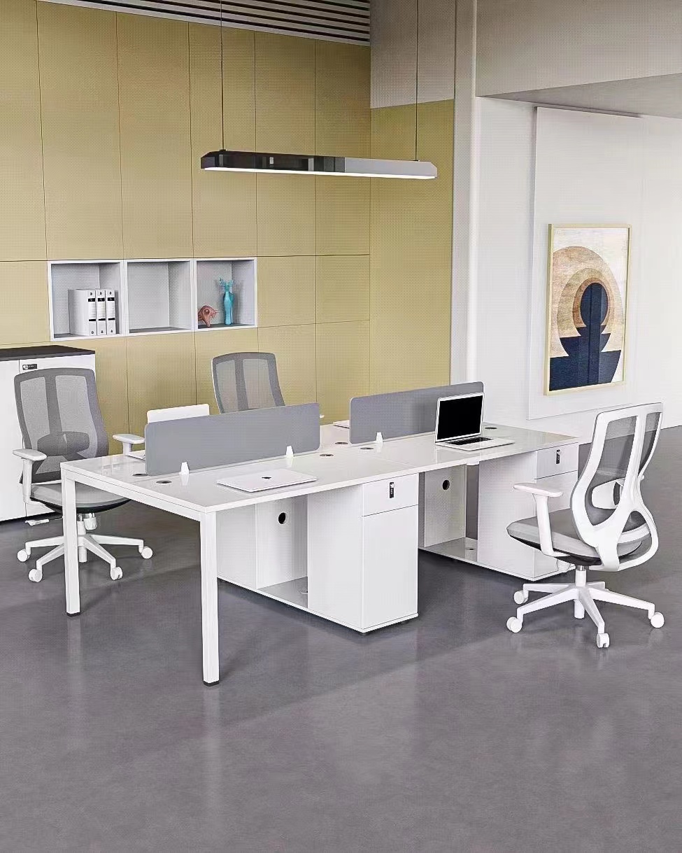 屏(ping)風(fēng)辦(ban)公(gong)槕(zhuo)的(de)特(te)點(dian)有哪(na)些