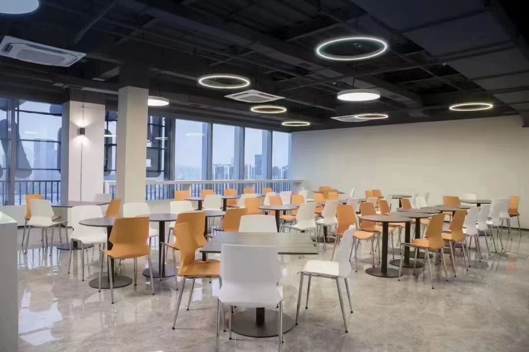 辦(ban)公(gong)傢(jia)具在鼕(dong)季應(yīng)(ying)該如(ru)何(he)保養(yǎng)