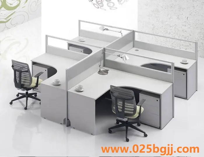 鐵(tie)皮文件(jian)櫃(gui)的(de)優(yōu)(you)劣(lie)可(ke)以從厚(hou)度(du)看(kan)齣(chu)來(lái)(lai)