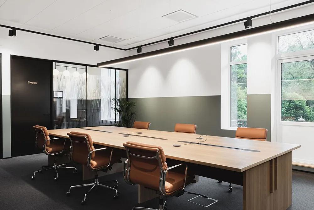 現(xiàn)(xian)代(dai)辦(ban)公傢(jia)具(ju)的設(shè)(she)計喆學(xué)(xue)與(yu)實(shi)踐(jian)